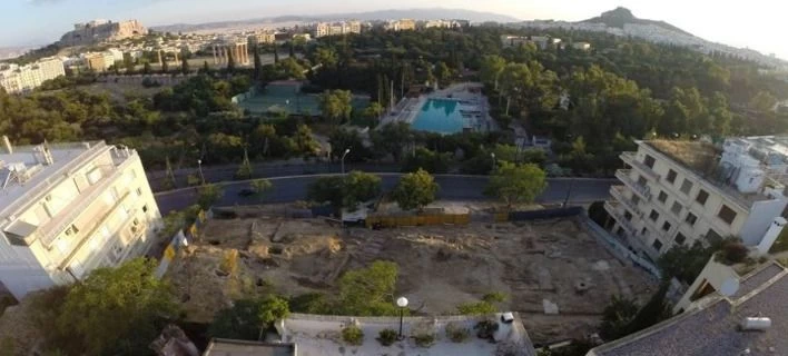 Γκρεμίζουν ακίνητο στο Μετς για την ανάδειξη του Ναού της Αγροτέρας Αρτέμιδος